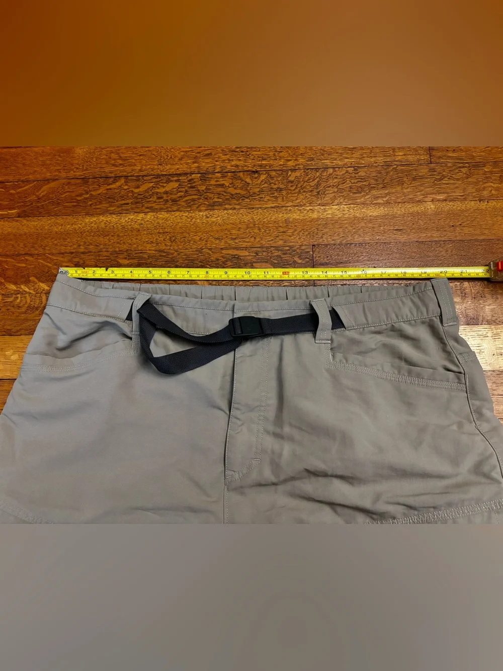 The North Face Convertible Pants. Tan XL. Great condition.